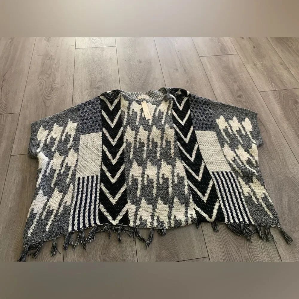 Elodie poncho sweater, very cute and warm perfect for winter